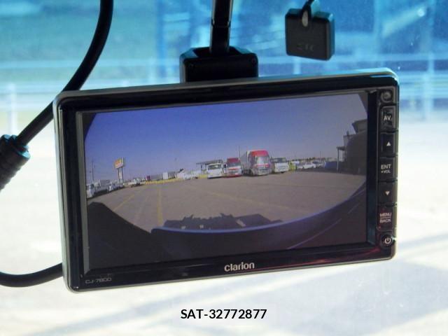 Nissan QUON 2012-11 5876213-14