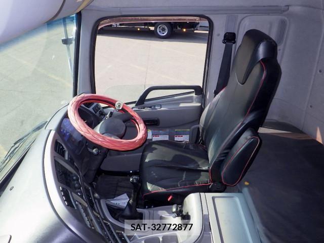 Nissan QUON 2012-11 5876213-15