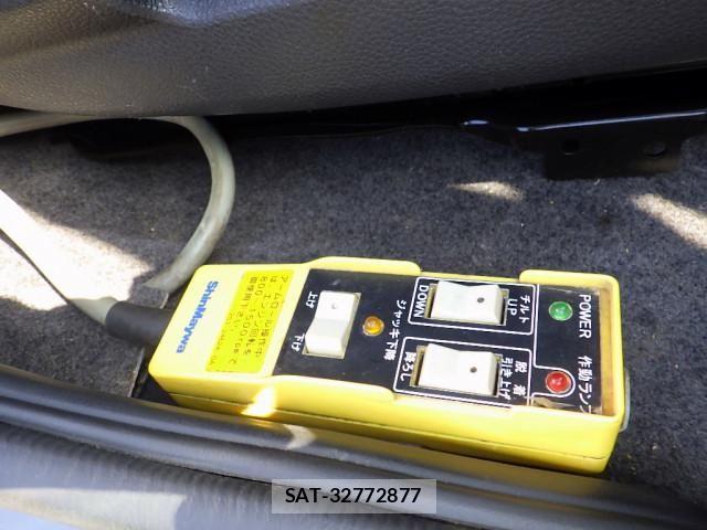 Nissan QUON 2012-11 5876213-17
