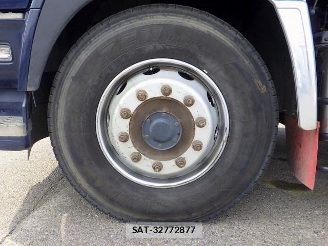 Nissan QUON 2012-11 5876213-19