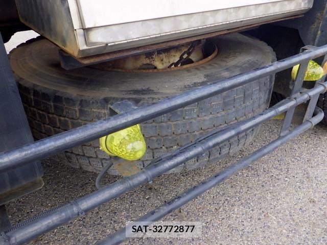 Nissan QUON 2012-11 5876213-22