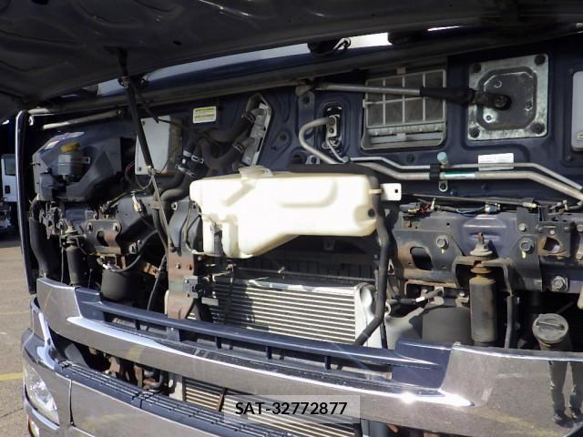 Nissan QUON 2012-11 5876213-27