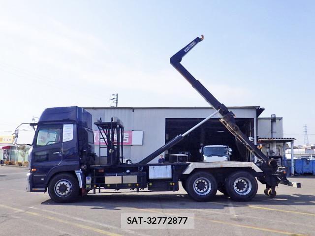 Nissan QUON 2012-11 5876213-3