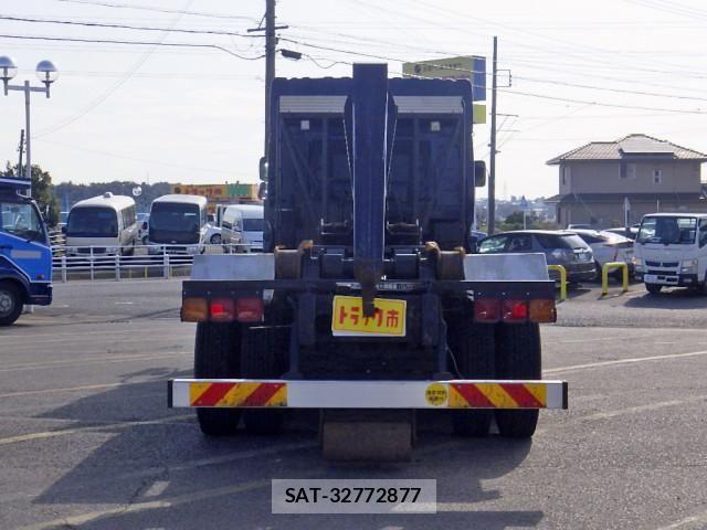 Nissan QUON 2012-11 5876213-5