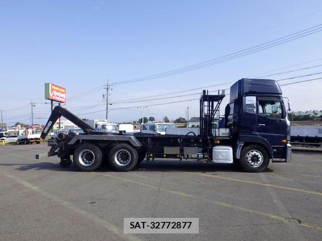 Nissan QUON 2012-11 5876213-6