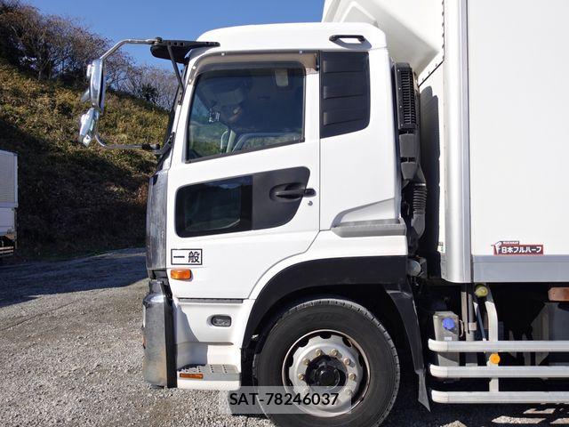 Nissan QUON 2014-10 5876221-12