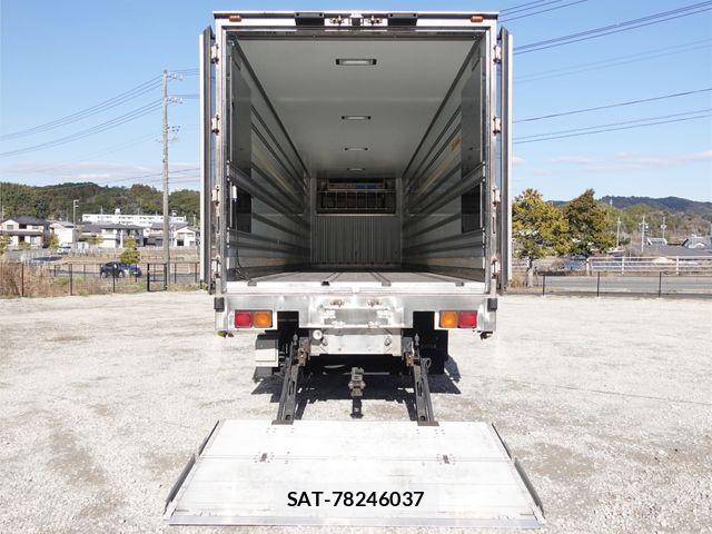 Nissan QUON 2014-10 5876221-13