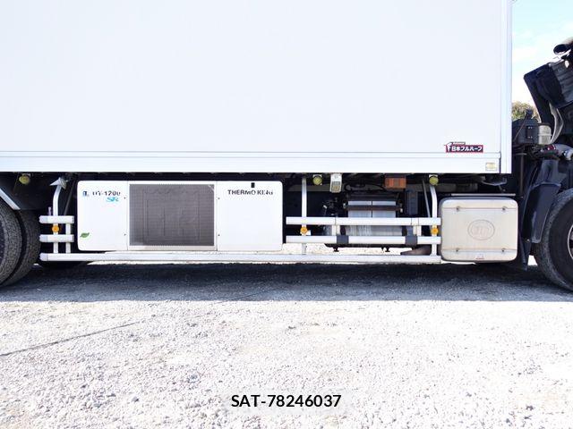 Nissan QUON 2014-10 5876221-17