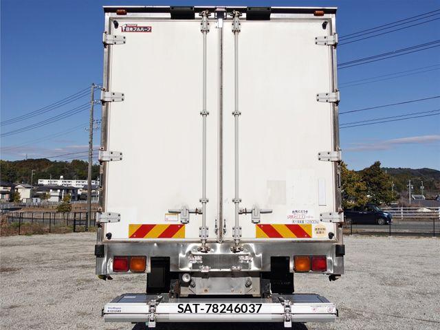 Nissan QUON 2014-10 5876221-8
