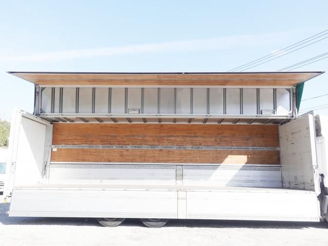 Nissan QUON 2013-02 6050519-13
