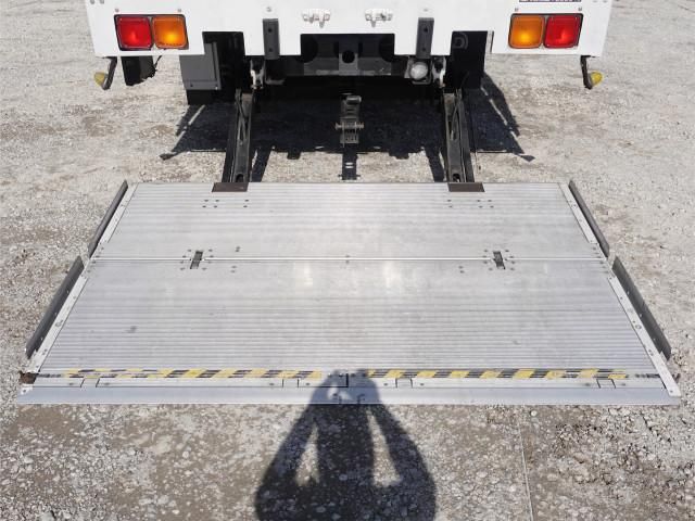 Nissan QUON 2013-02 6050519-15