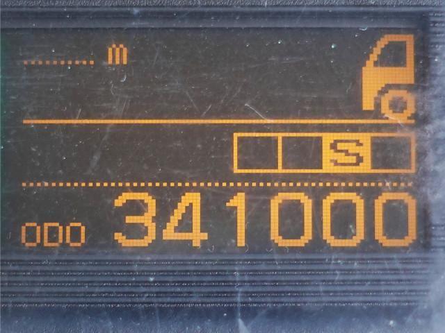 Nissan QUON 2013-02 6050519-27