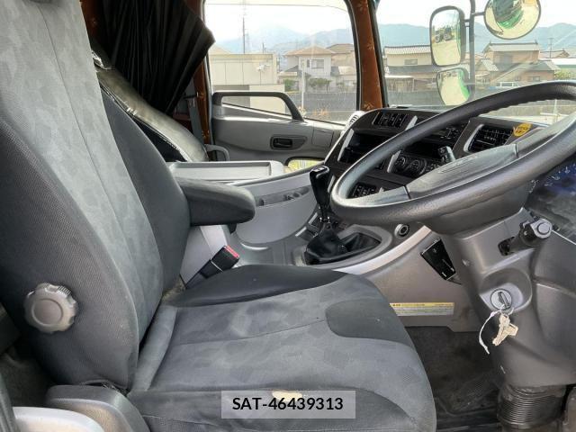 Nissan QUON 2016-08 6016767-21