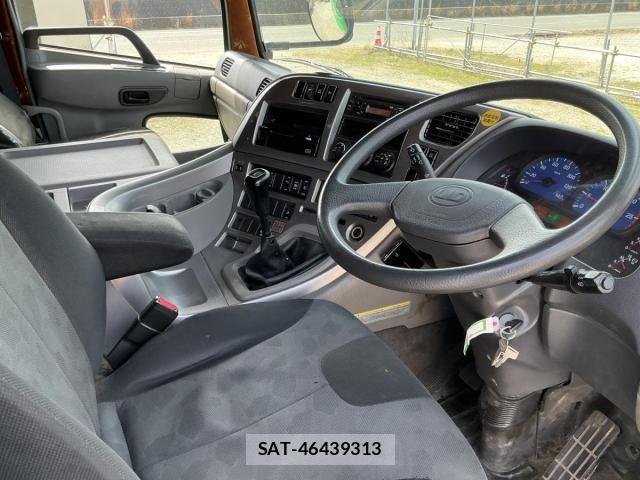 Nissan QUON 2016-08 6016767-22