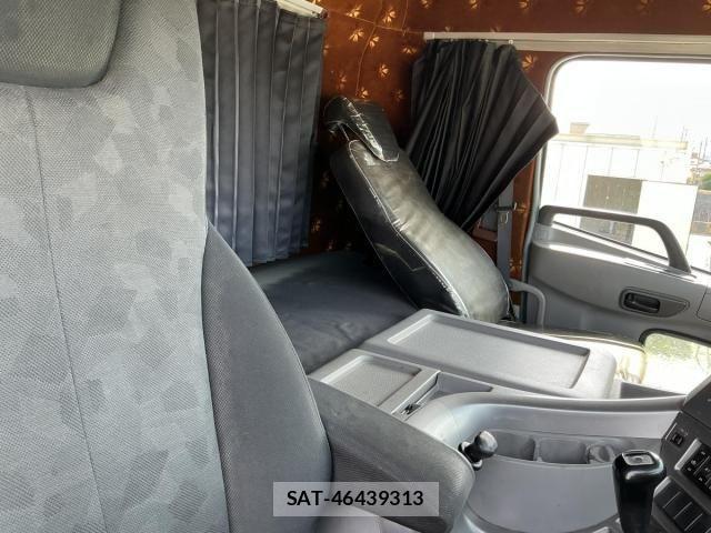 Nissan QUON 2016-08 6016767-25
