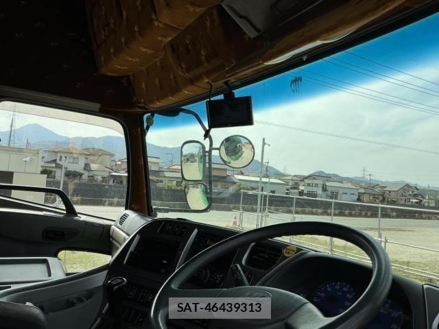 Nissan QUON 2016-08 6016767-29
