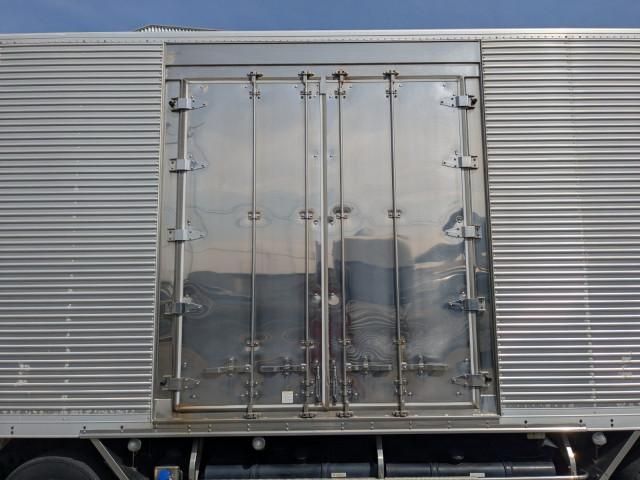 Nissan QUON 2015-03 6050534-15
