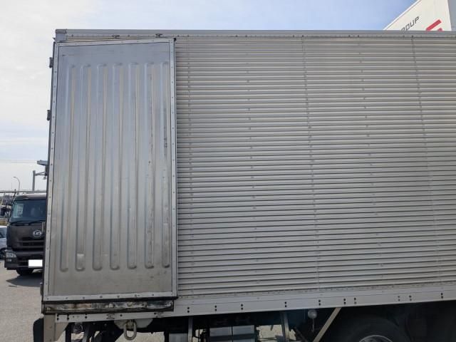 Nissan QUON 2015-03 6050534-18