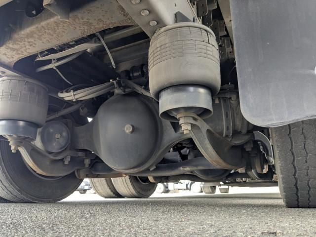Nissan QUON 2015-03 6050534-19