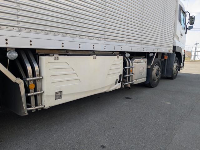 Nissan QUON 2015-03 6050534-20