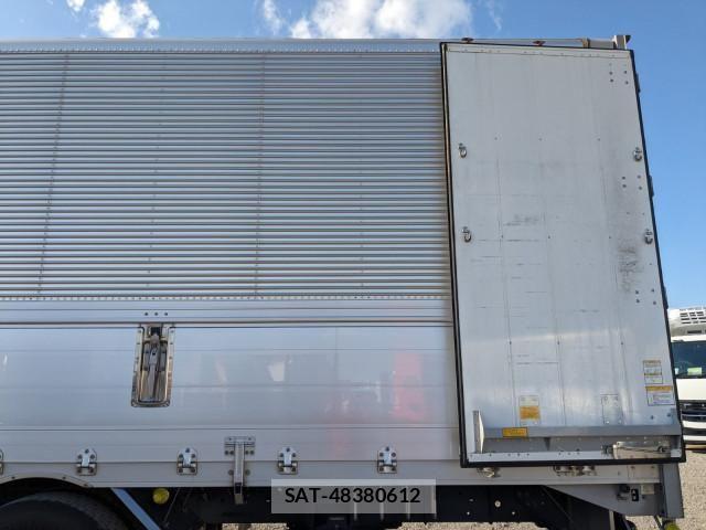 Nissan QUON 2018-04 6016766-18