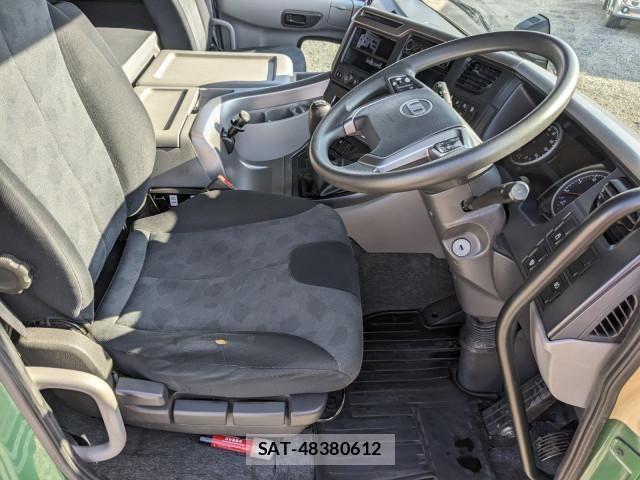 Nissan QUON 2018-04 6016766-26