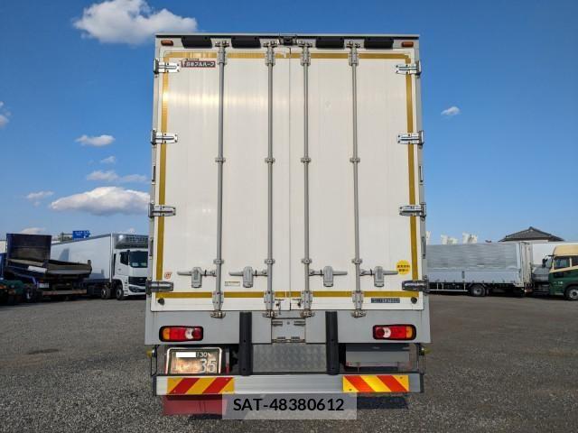 Nissan QUON 2018-04 6016766-4