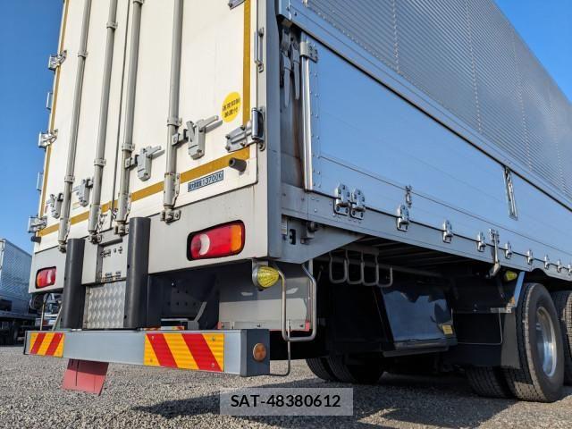 Nissan QUON 2018-04 6016766-5