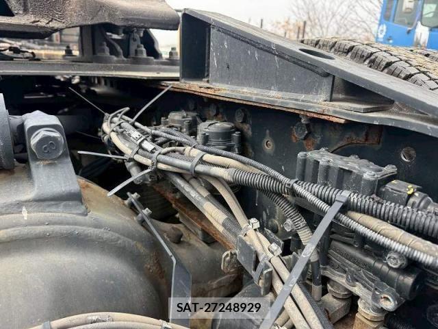 Nissan QUON 2018-06 6016774-16