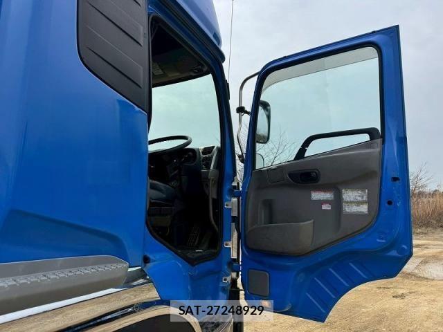 Nissan QUON 2018-06 6016774-23