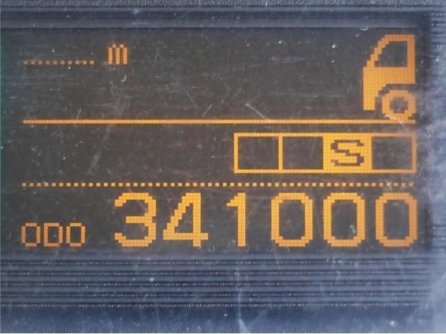 Nissan QUON 2013-02 6050511-27