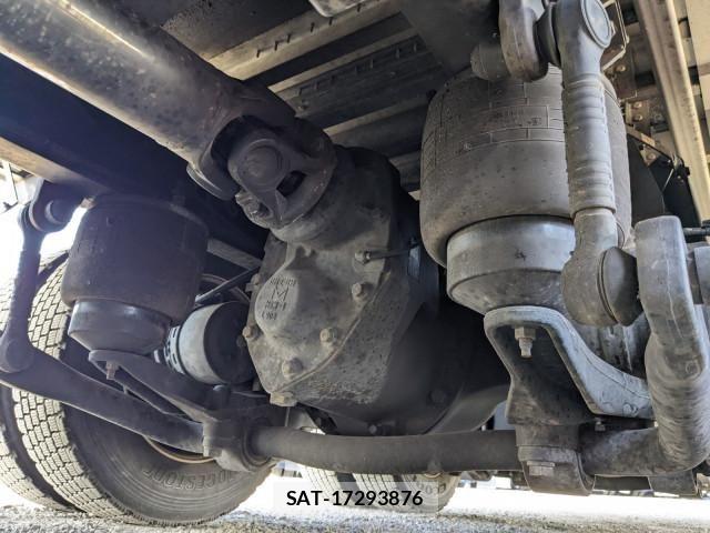 Nissan QUON 2021-10 6218718-22