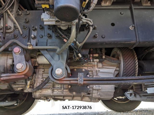 Nissan QUON 2021-10 6218718-23
