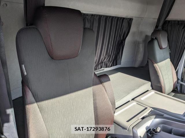 Nissan QUON 2021-10 6218718-27