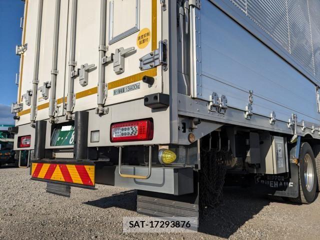 Nissan QUON 2021-10 6218718-5