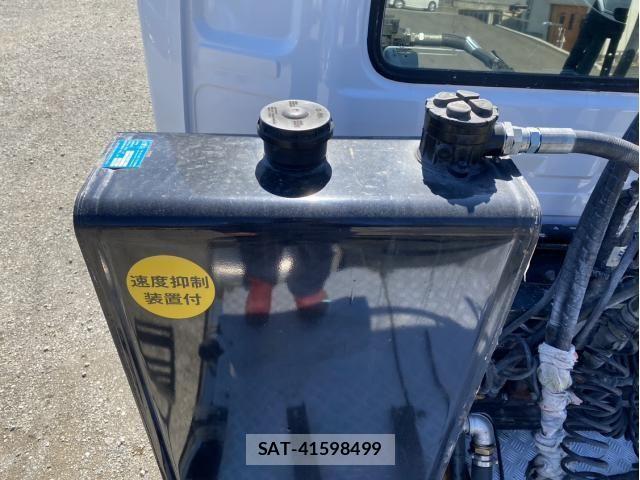 Nissan QUON 2020-12 6246887-11
