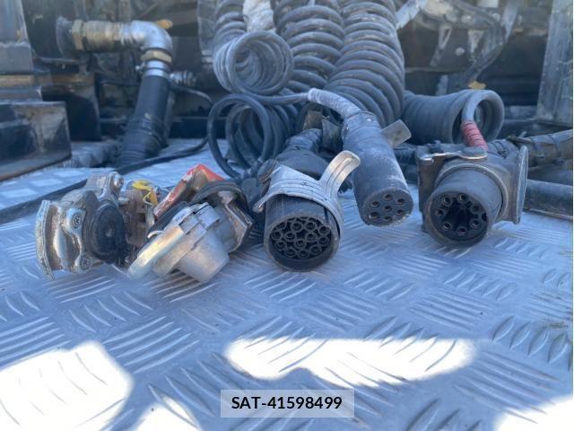 Nissan QUON 2020-12 6246887-14