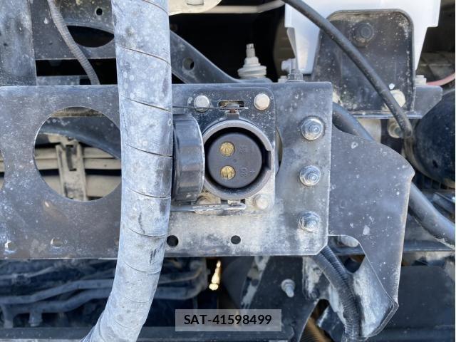 Nissan QUON 2020-12 6246887-15
