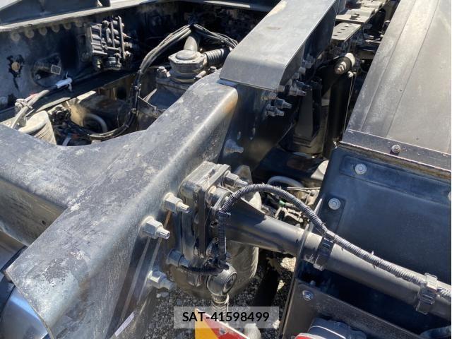 Nissan QUON 2020-12 6246887-18