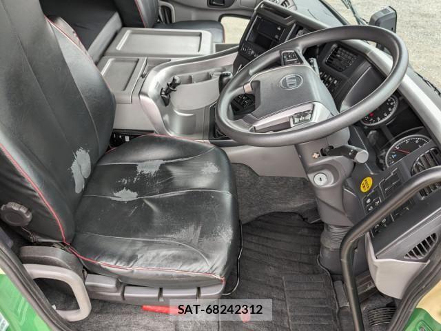 Nissan QUON 2018-03 6246888-26