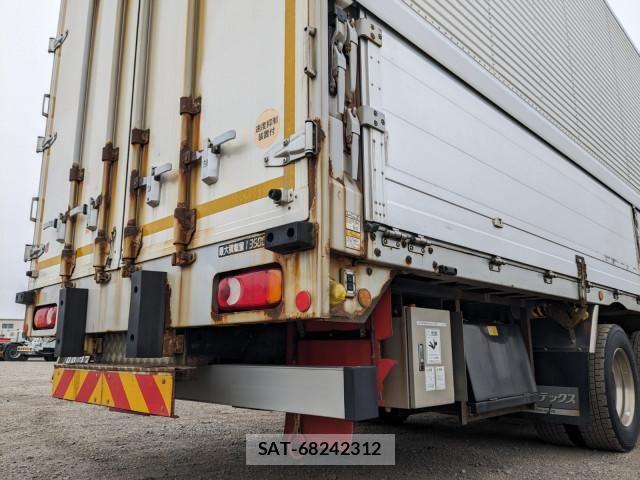 Nissan QUON 2018-03 6246888-5