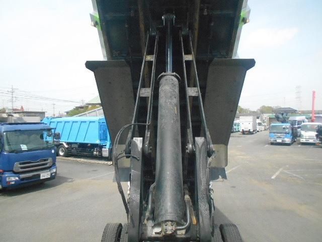 Nissan QUON 2014-06 6274354-9