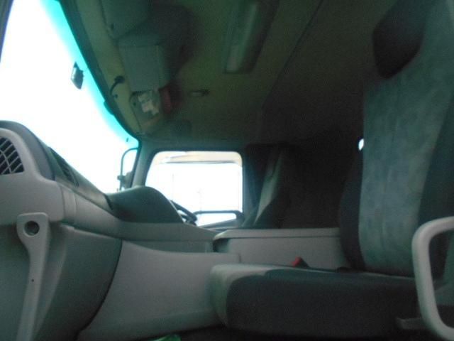 Nissan QUON 2014-06 6274354-14