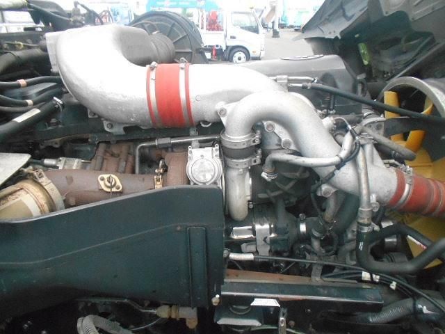 Nissan QUON 2014-06 6274354-15