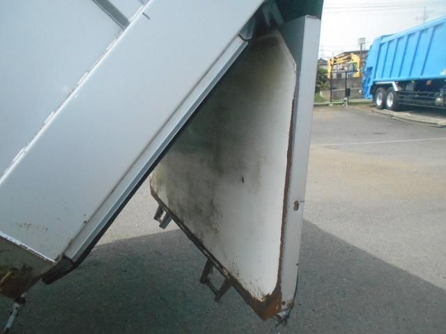 Nissan QUON 2014-06 6274354-7