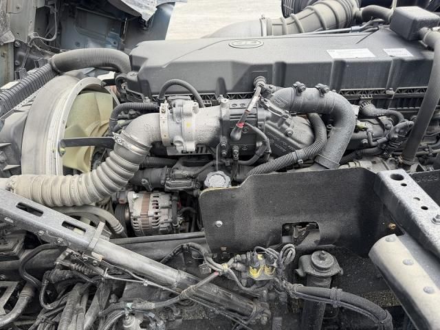 Nissan QUON 2020-08 6530380-17