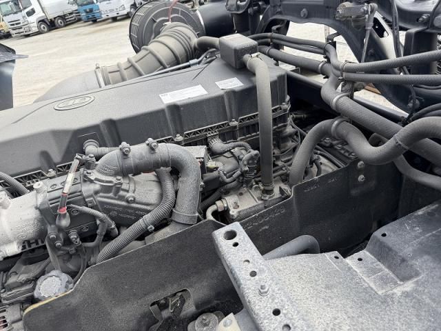 Nissan QUON 2020-08 6530380-19