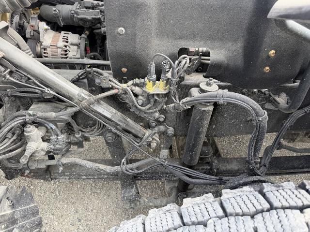 Nissan QUON 2020-08 6530380-20