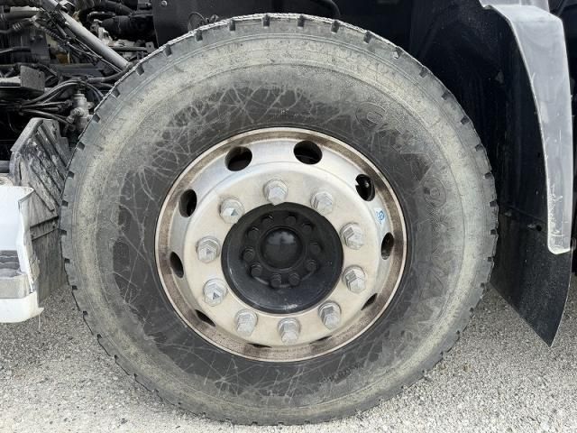Nissan QUON 2020-08 6530380-23