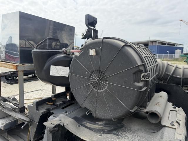 Nissan QUON 2020-08 6530380-25